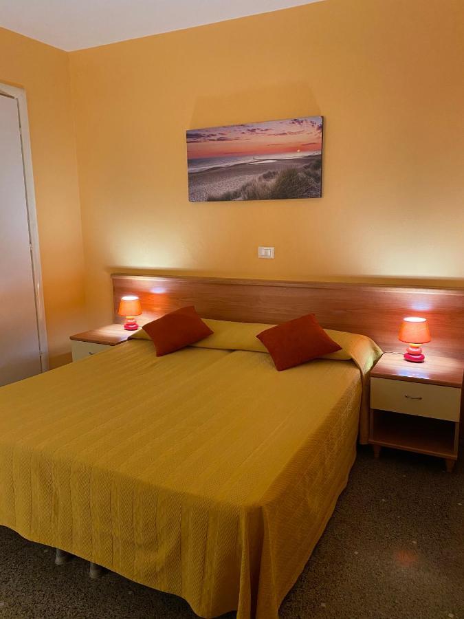 Hotel Ines 瓦拉泽 外观 照片