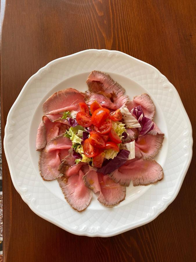 Hotel Ines 瓦拉泽 外观 照片