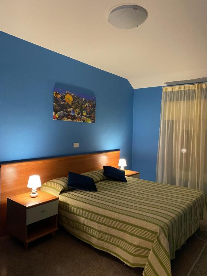 Hotel Ines 瓦拉泽 外观 照片