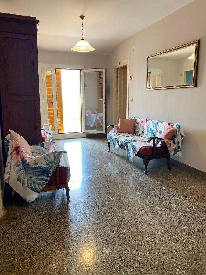 Hotel Ines 瓦拉泽 外观 照片