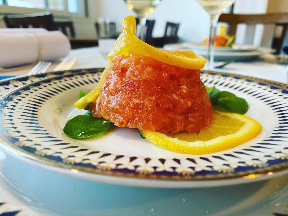 Hotel Ines 瓦拉泽 外观 照片
