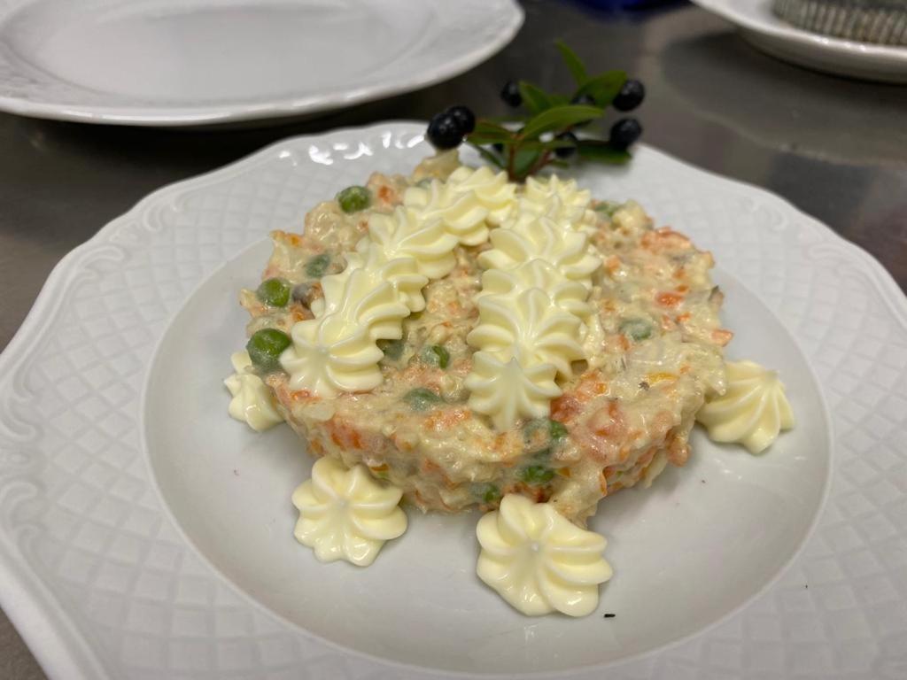 Hotel Ines 瓦拉泽 外观 照片