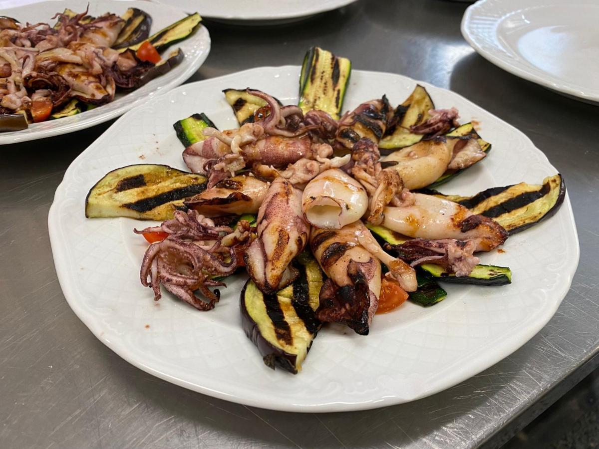 Hotel Ines 瓦拉泽 外观 照片