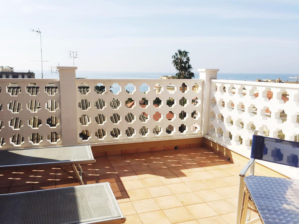 Hotel Ines 瓦拉泽 外观 照片
