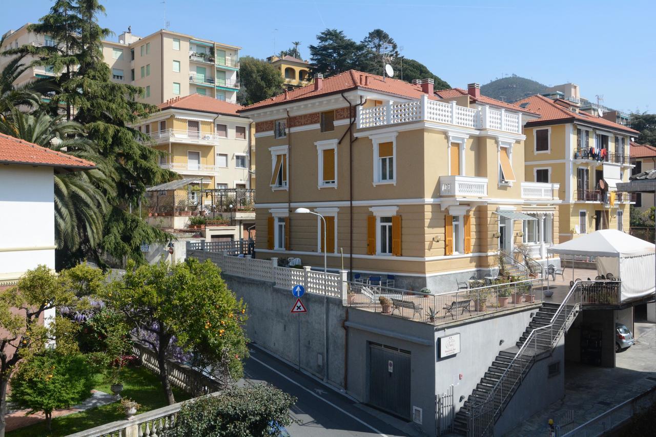 Hotel Ines 瓦拉泽 外观 照片